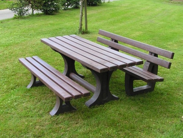 Ensemble constitué d'une table pique-nique, banc et banquette Coloris Marron